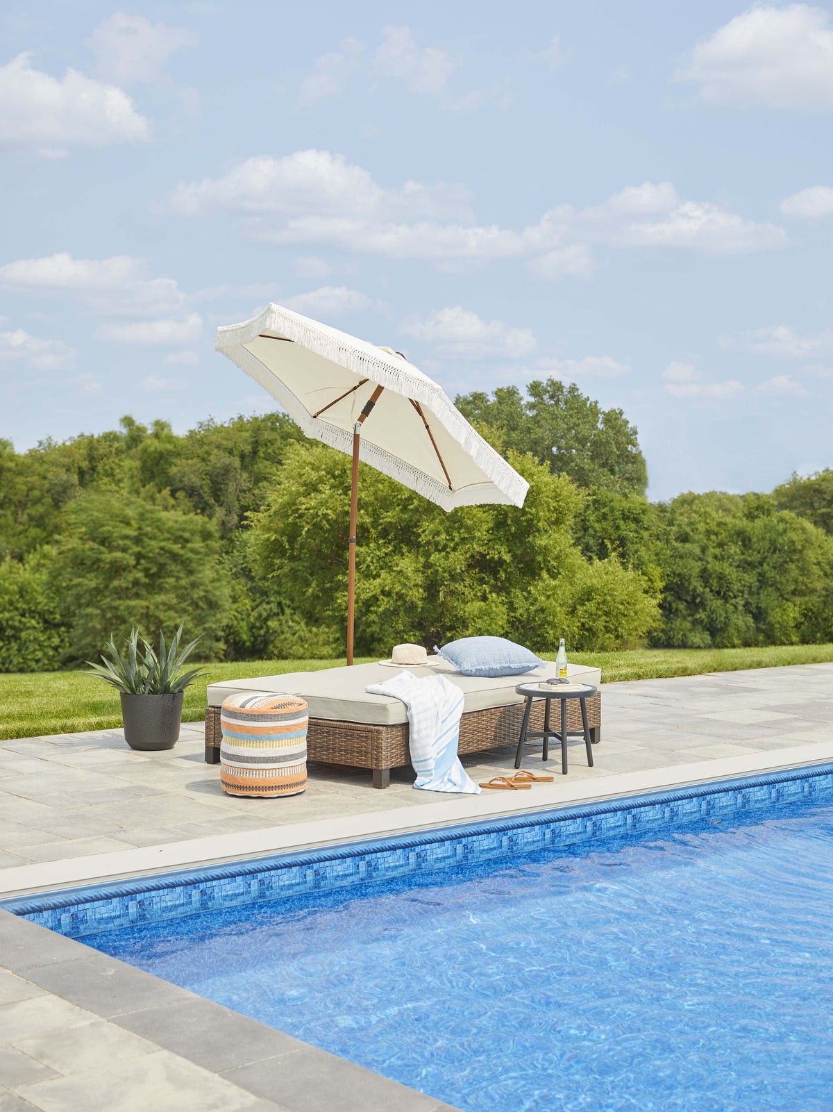 Black Fringe Round Market Patio Umbrella Z288664