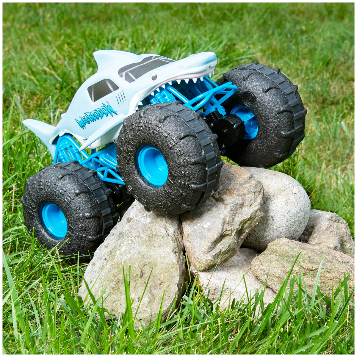 All-Terrain Remote Control Monster Truck 1:15 Scale A1811