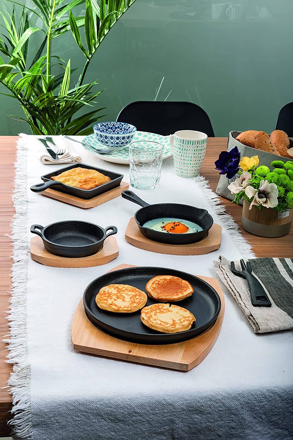 Cast Iron Square Frying Pan with Trivet R48052