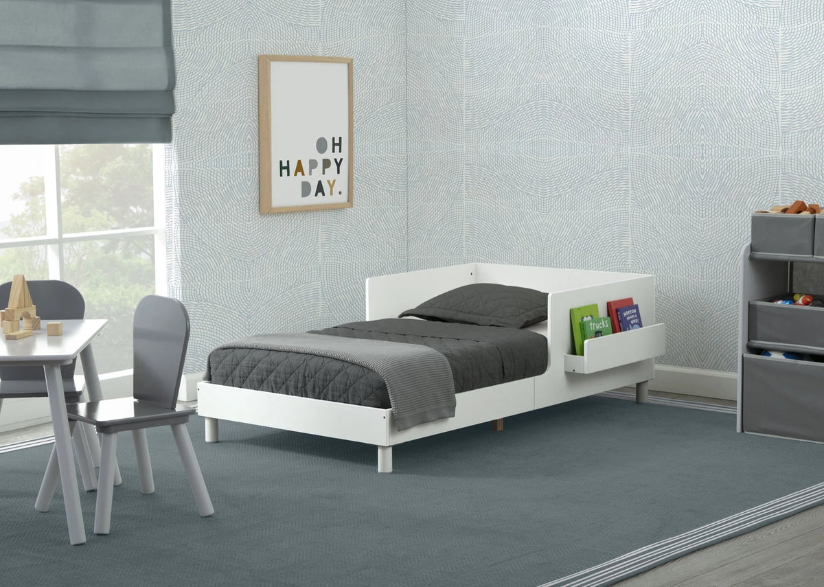 White Toddler Bed with Interchangeable Shelf G539300